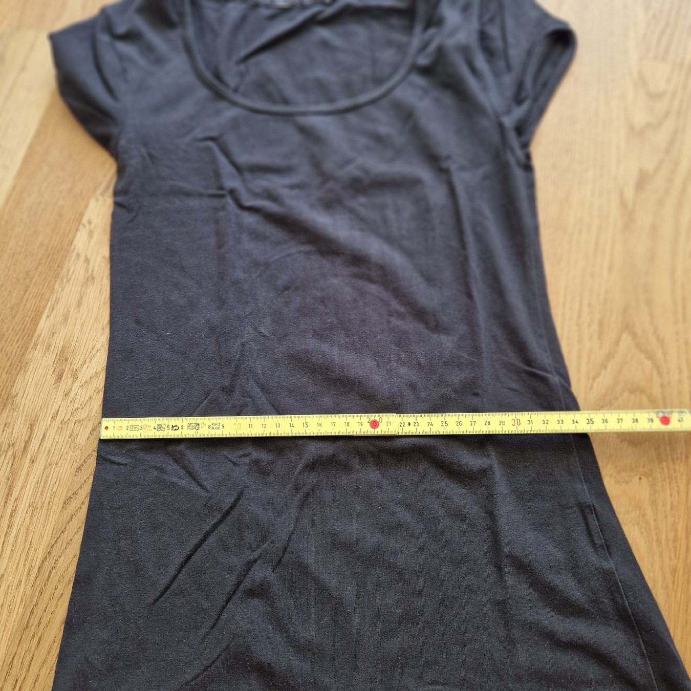 T-shirt: Schönes Tshirt schwarz Grösse XS/S – Usato da Nendeln venduto da Zopfie_ 2