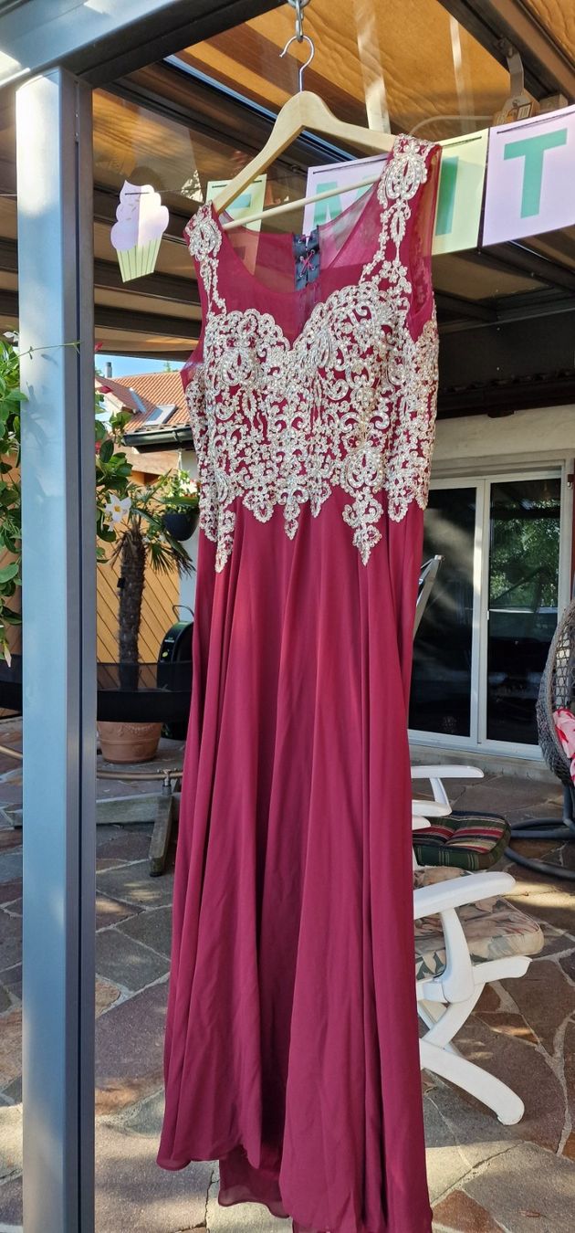 Kleider: Abendkleid Bordeaux Rot mit Gold Strass Grösse 48 – Neu (gemäss Beschreibung) aus Schaffhausen von AtelierPudesco