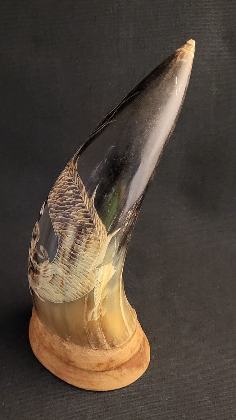 Statuette: Horn mit Drachen-Schnitzerei – Usato da Basel venduto da spinne02 2