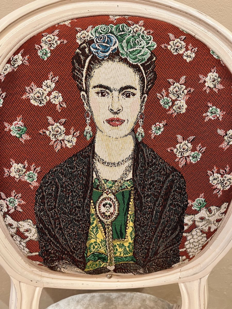 Sedie: Medaillon Stuhl mit Frieda Kahlo Sujet – Usato da Wädenswil venduto da Vollwertig 6