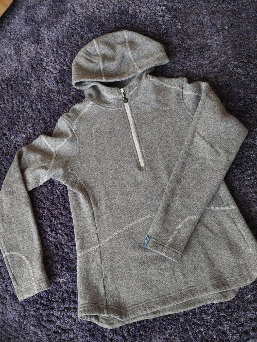 Pulls & Sweat-shirts: Wärmender Pullover von MERU mit Kapuze | anthrazit – D'occasion à Witterswil par AnetteK