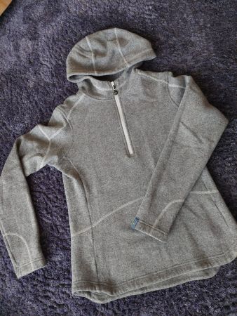 Wärmender Pullover von MERU mit Kapuze | grau | REDUKTION!