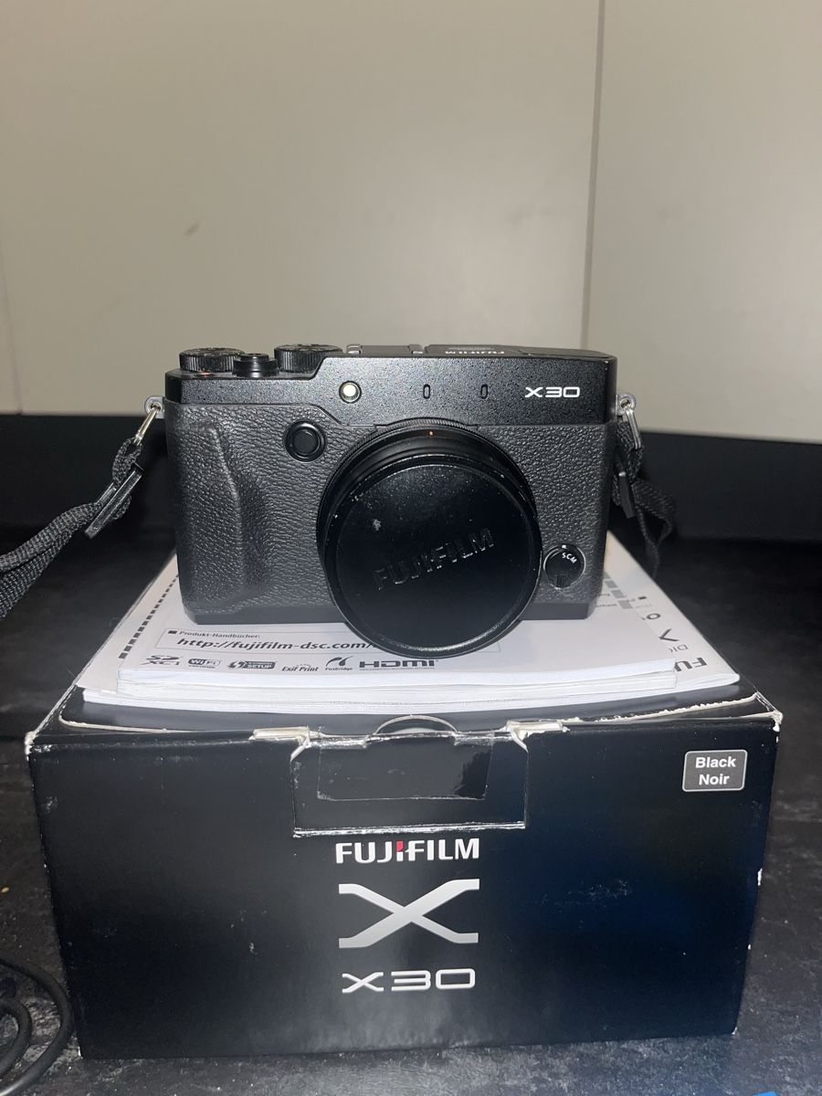 Fujifilm Fotocamera: Fujifilm X30 – Usato da Therwil venduto da rainbow_mamamoo 1