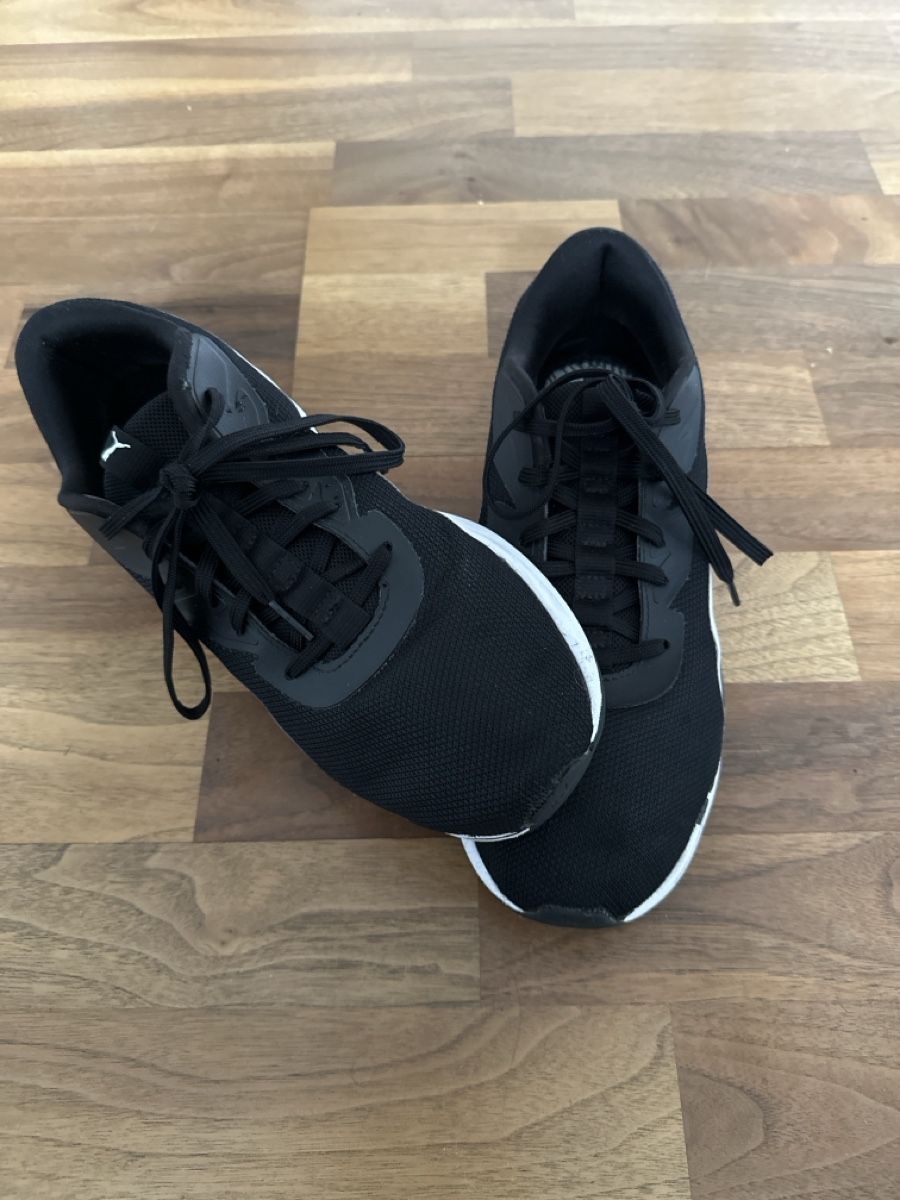 Puma Scarpe da uomo: Puma Hallen Turnschuhe schwarz, Grösse 44 – Usato da Rickenbach LU venduto da luba10