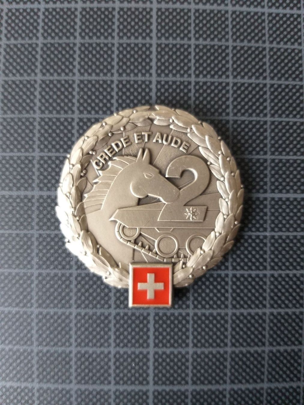 Placchette & Badge: Béretemblem Panzerbrigade 2 CREDE ET AUD – Nuovo (secondo la descrizione) da Bauma venduto da SwissMilitaria