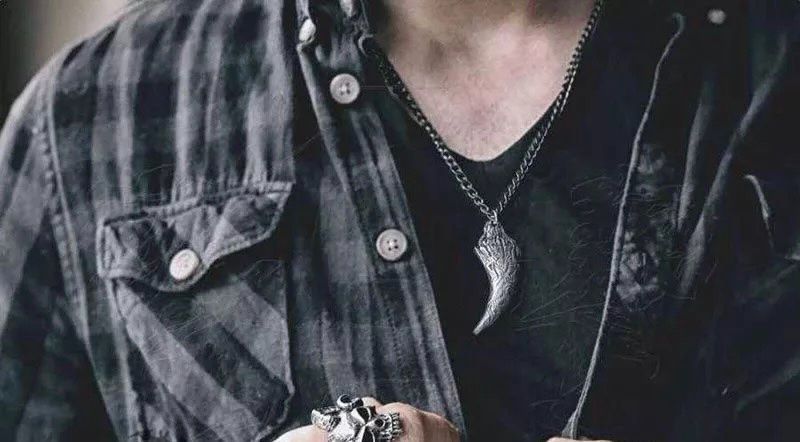 Catenine: Wolf Tooth Head Necklace – Nuovo e nell'imballaggio originale da Aarburg venduto da StavFashion 8