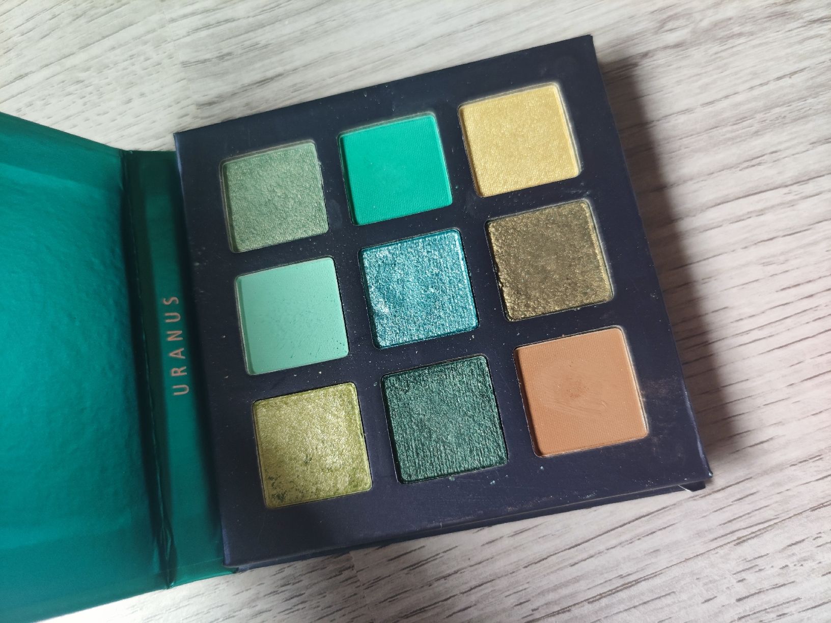 Make-up: Uranus Beauty Glazed Lidschattenpalette – Gebraucht aus Nottwil von sukkus.ch 1