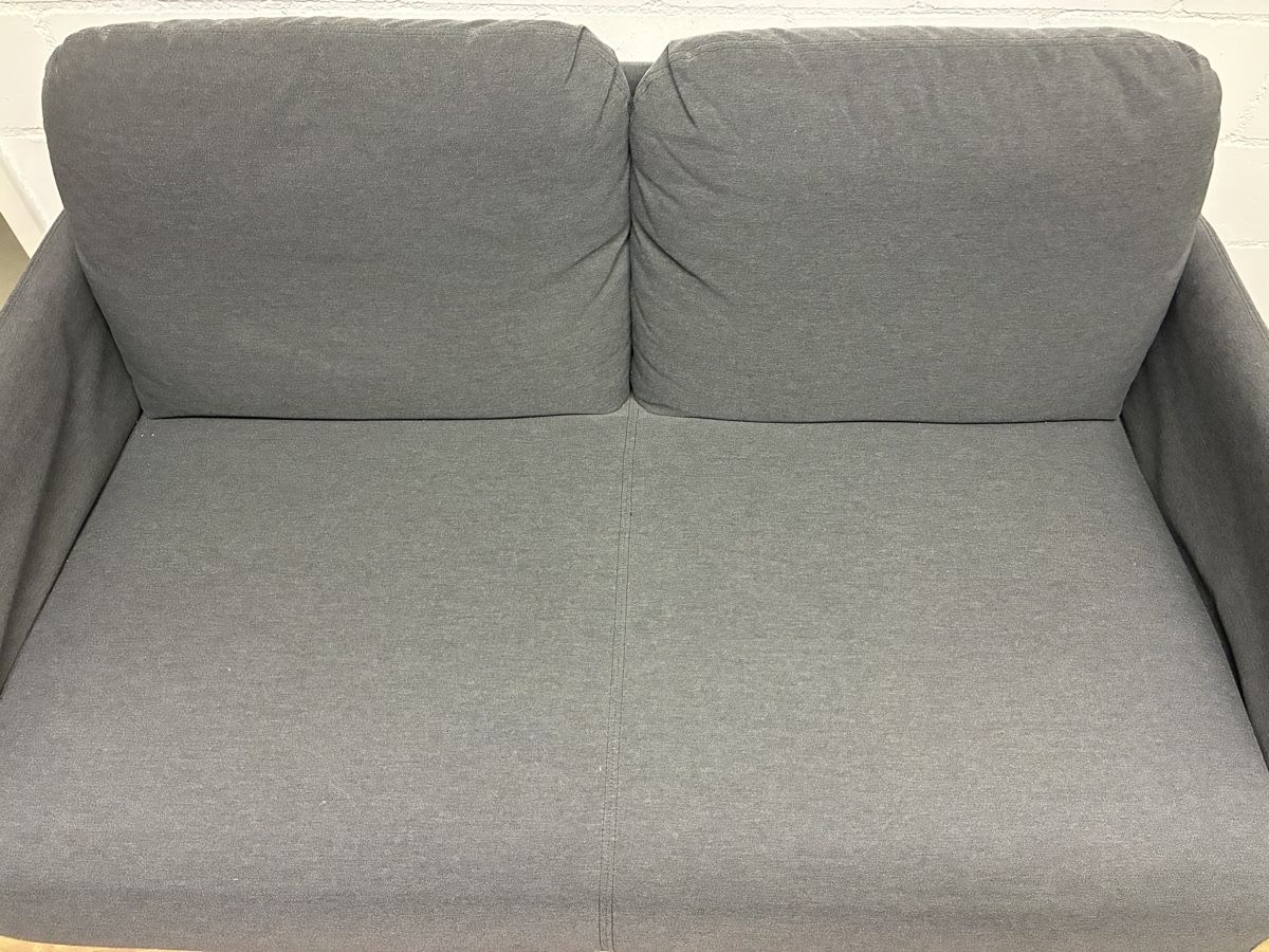 Ikea Divani: GLOSTAD 2 er Sofa grau – Usato da Buchs AG venduto da sasami01 1