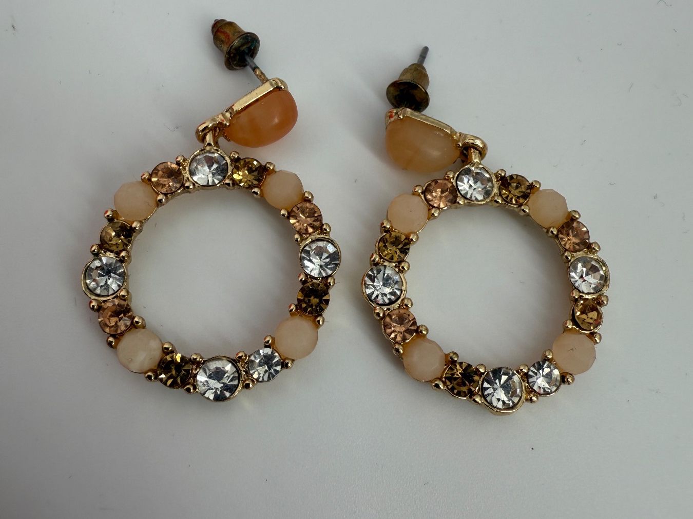 Orecchini pendenti & Orecchini a lobo: Modeschmuck Ohrringe, goldfarben, mit Strass-Steinen – Usato da Auenstein venduto da moin.