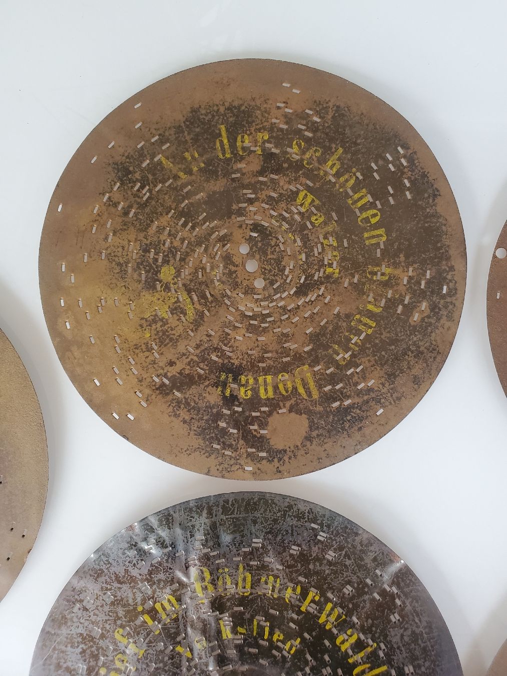 Plateaux: 5 antike Lochplatten – D'occasion à Frauenfeld par BeneFull 5