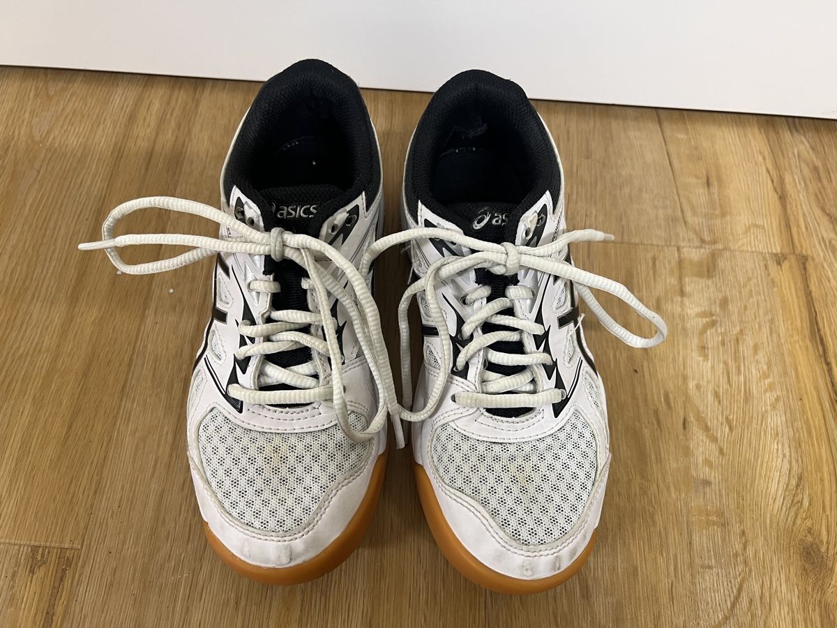 Asics Schuhe für Jungen: Asics Hallenschuhe Grösse 33.5 – Gebraucht aus Dietikon von DeathValley 2