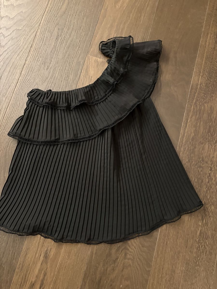 Top: Off-Shoulder Top – Usato da Bern venduto da Sabischu