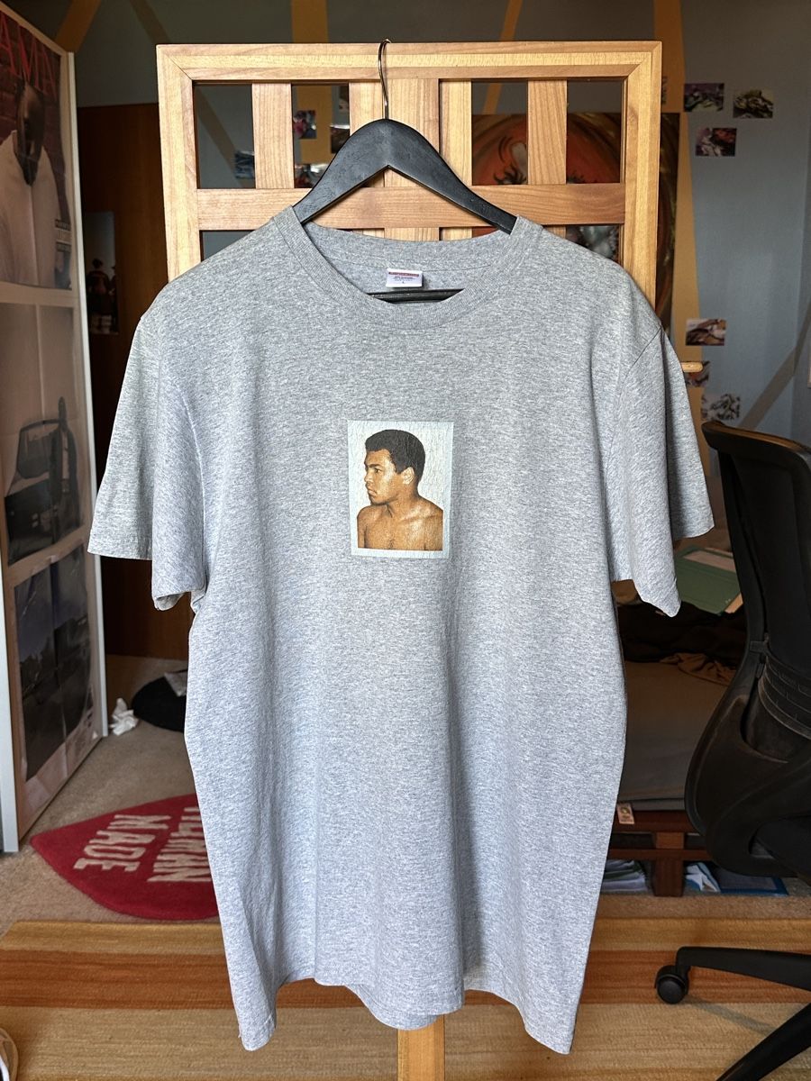 Supreme T-shirt: Supreme Mohammed Ali T-shirt size L – Usato da Villars-Burquin venduto da Iliasso