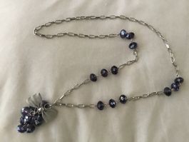 Long collier original perles de verre gris rose