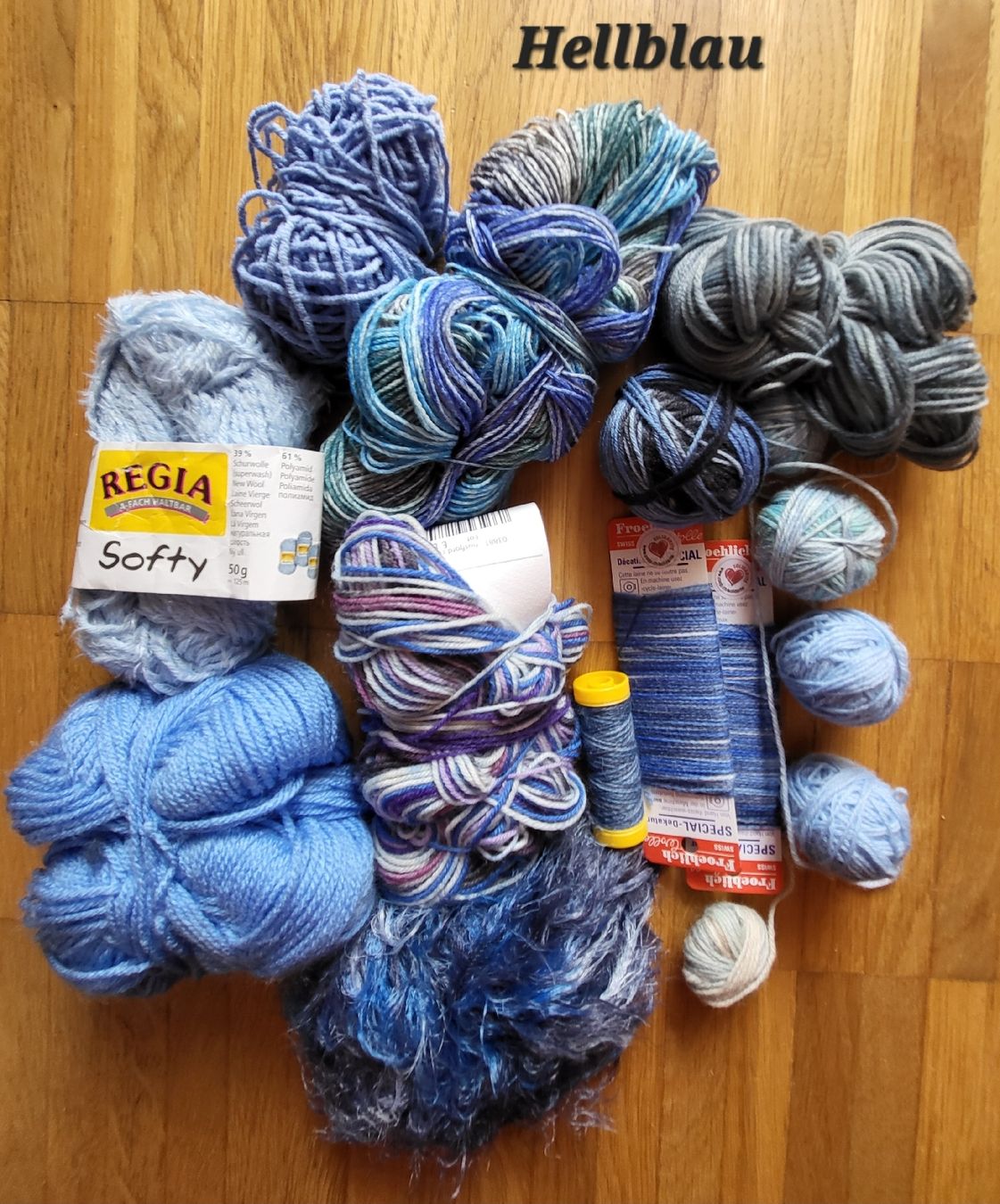 Laine: Resten Sockenwolle hellblau  – D'occasion à Winterthur par Baer49