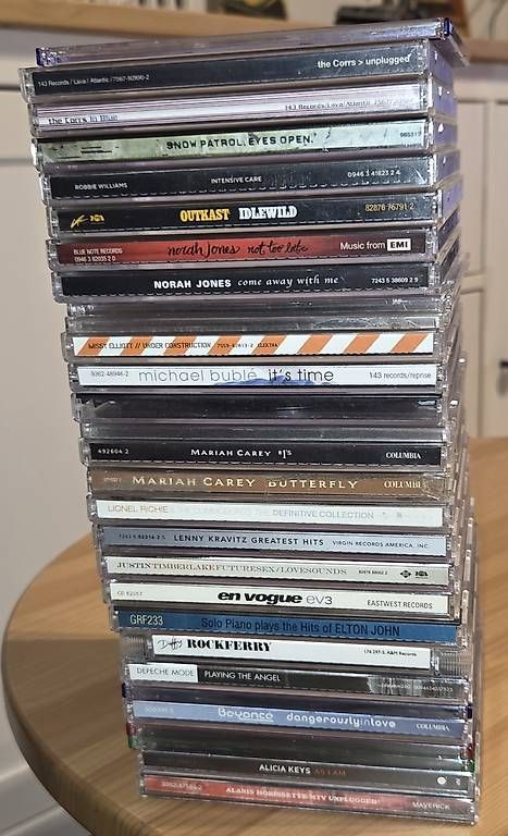 CD: CD Sammlung  Hip-Hop / Pop / RnB (Große Sammlung) – Usato da Lenzburg venduto da Djroc