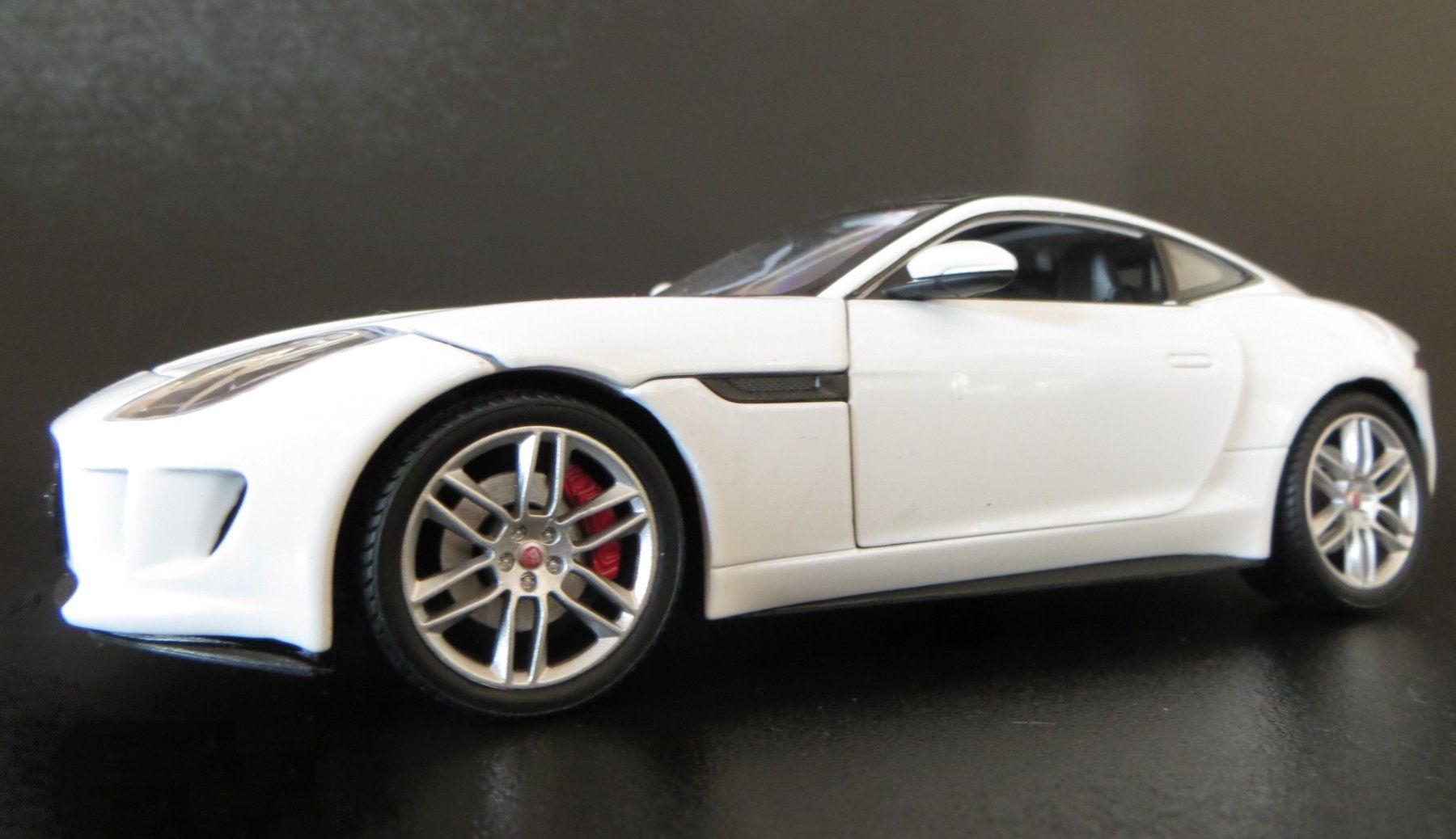 Welly Modellautos: Jaguar F-Type – Gebraucht aus Herisau von Simonalb