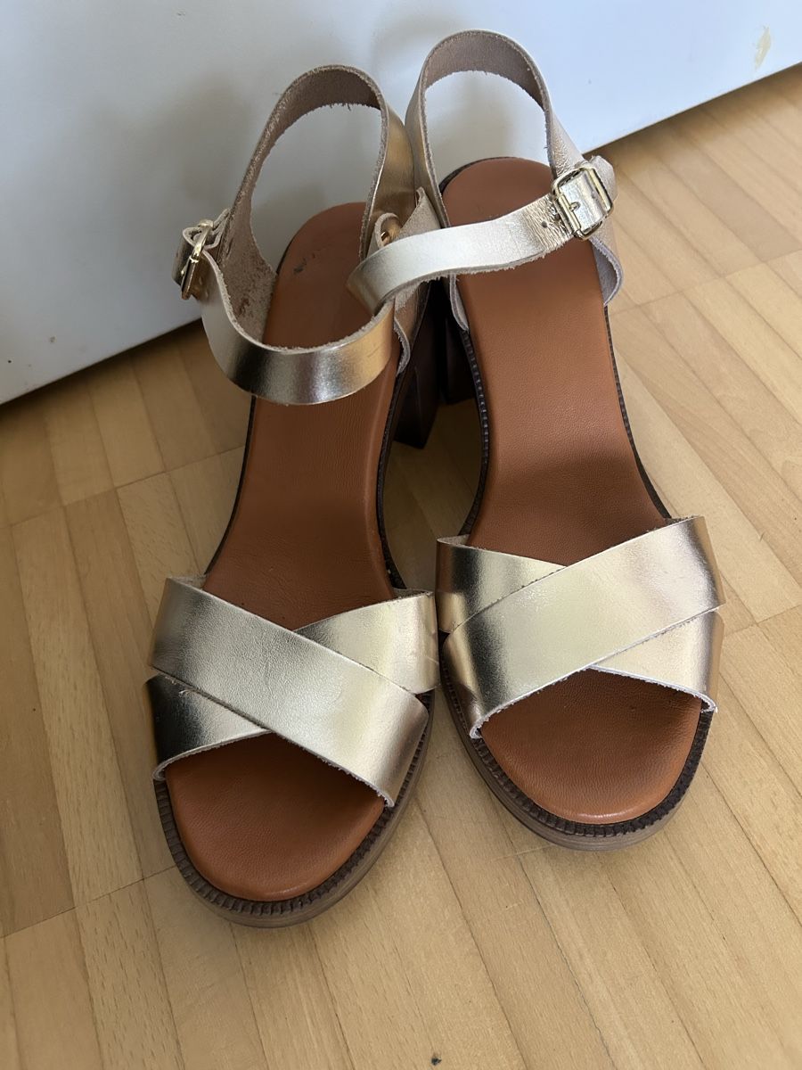 Scarpe da donna: Ledersandale Gold Grösse 40 – Usato da Frenkendorf venduto da helping5 1