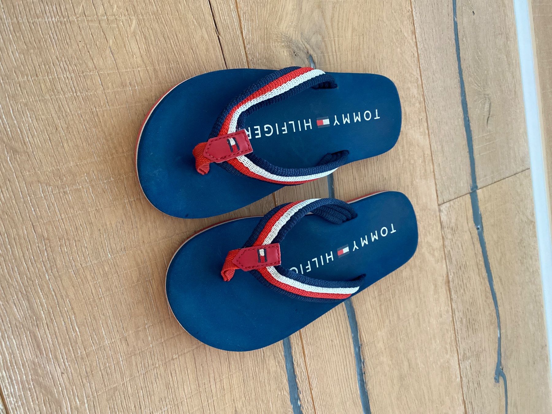 Tommy Hilfiger Chaussures garçon: Tommy Hilfiger Flip Flops Gr. 36 – D'occasion à Himmelried par Dievole