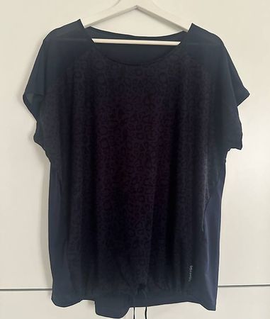 Neuwertig! Sportliche T-SHIRT. 42/44
