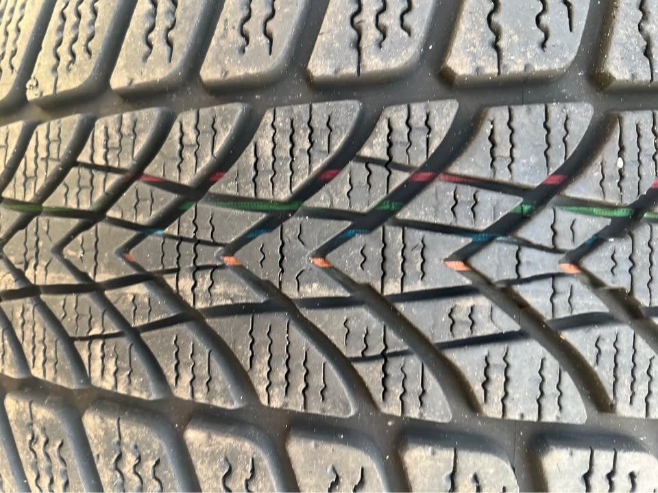 Dunlop Pneumatici & Ruote complete: Pneus Hiver Dunlop 17 – Usato da Salavaux venduto da pedromirra 2