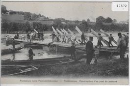 Pontoniere beim Pontonbrückenbau - Construction d'un pont de