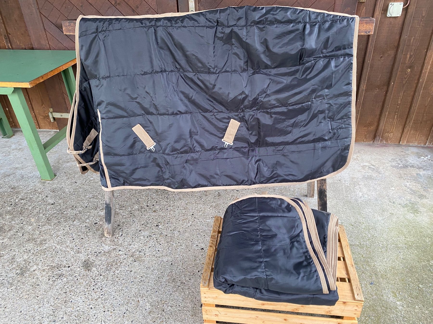 Carrozze: 2 schöne schwarze Stalldecken – Usato da Feldbach venduto da Fea1 5