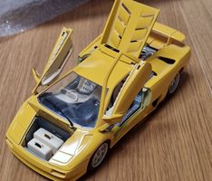 Lamborghini Diablo 1990(bburago) scale 1:18