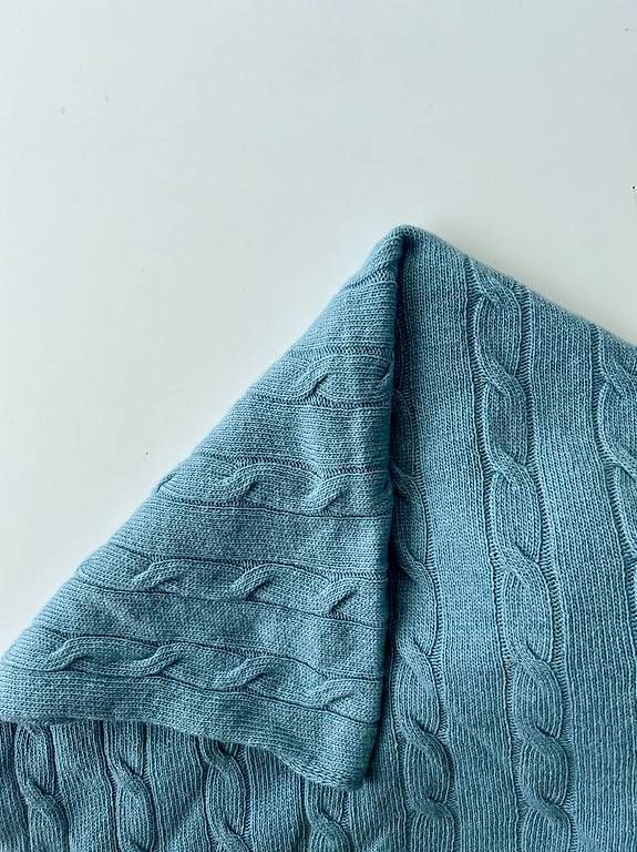 Autres vêtements femmes: NEU Strickponcho – Neuf avec emballage d'origine à Luzern par HeleneXX 1