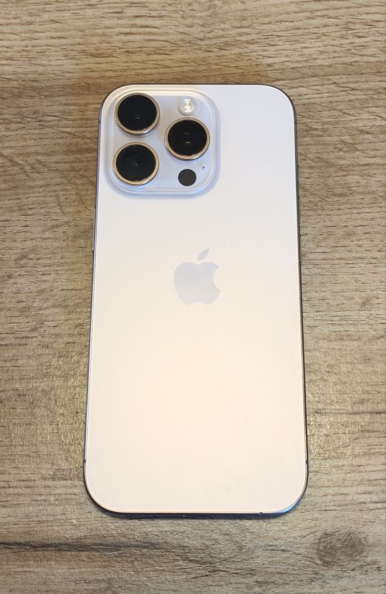 Apple Portables: iPhone 16 Pro Desert Titanium 128GB – D'occasion à Heerbrugg par HennessyCognac 1