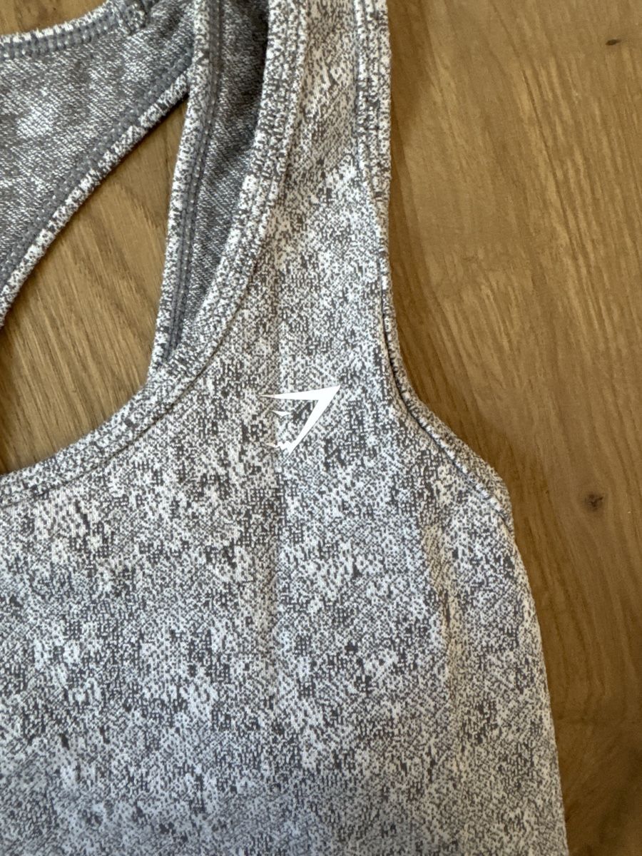 Tops: Gymshark Shirt – Gebraucht aus Basel von kla_6ln8 1