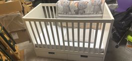 IKEA Babybett mit Schubladen in hervorragendem Zustand