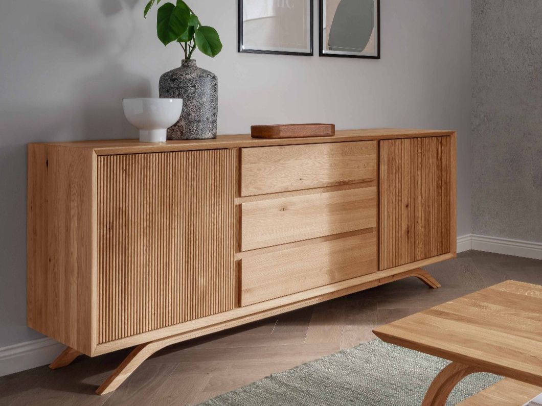 Cassettiere: Sideboard LAS VEGAS mit Rillenfront Wildeiche massiv 180 cm – Nuovo e nell'imballaggio originale da Unterentfelden venduto da moebelrufli