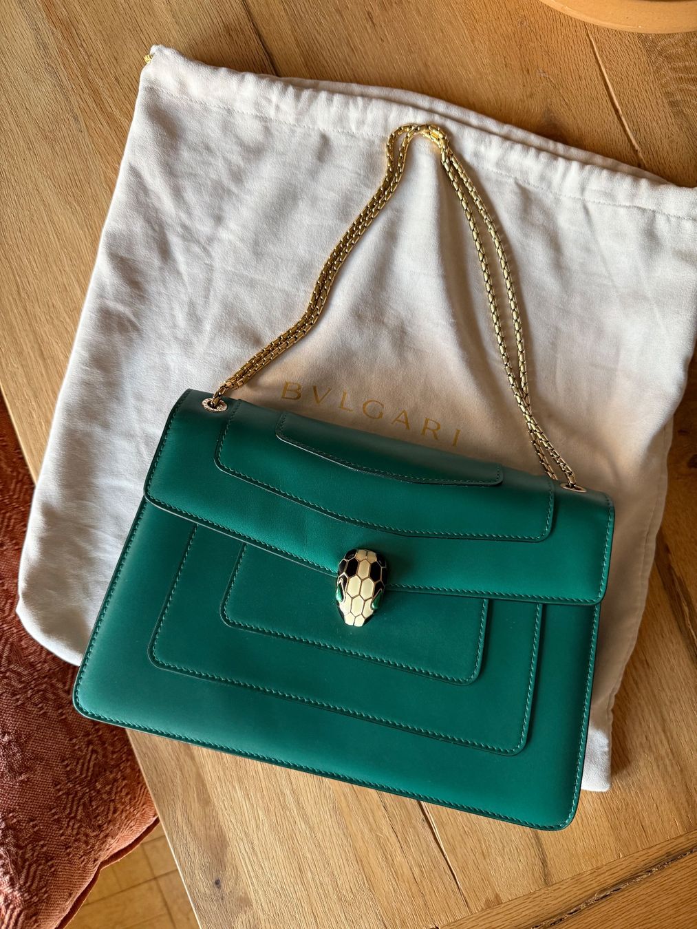 Bulgari Borse da donna: Bvlgari Serpenti Forever Shoulder Bag – Usato da Zürich venduto da Larazade