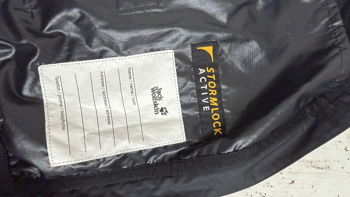 Jack Wolfskin Gilet & Giacche senza maniche: Jack Wolfskin Weste schwarz – Usato da Knonau venduto da Grapesvintage 2