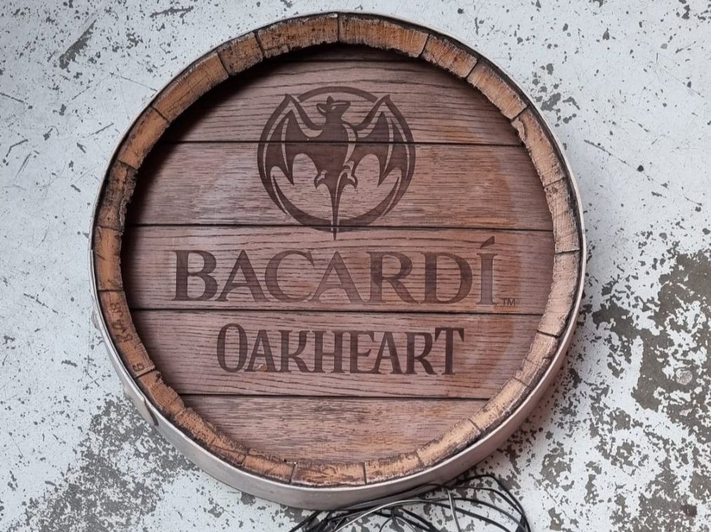 Bacardi Insegne: Bacardi Oatheart Schild mit LED – Usato da Oey venduto da Landrover88 1