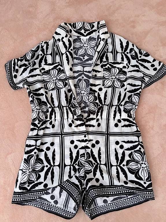 Tute: H&M Romper – Usato da Neuhausen Am Rheinfall venduto da N4vii91