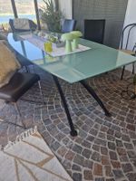 Esstisch Glas, schwer, Metall Gestell schwarz, 240cm lang
