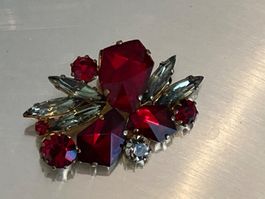 Broche vintage rouge et gris 💎 Élégance hivernale pour v...