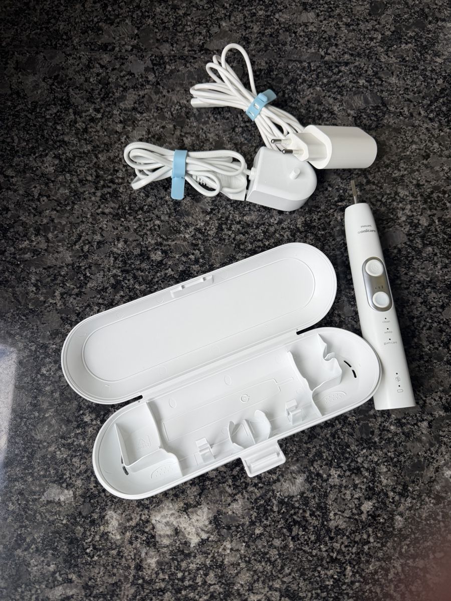 Philips Sonicare Cura dei denti: Philips Sonicare DiamondClean Zahnbürste m. Ladekabel & Case – Nuovo (secondo la descrizione) da Münsingen venduto da Krone75 1