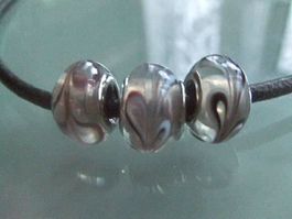 Glasperle grau-braun  mit mind. 4mm Loch