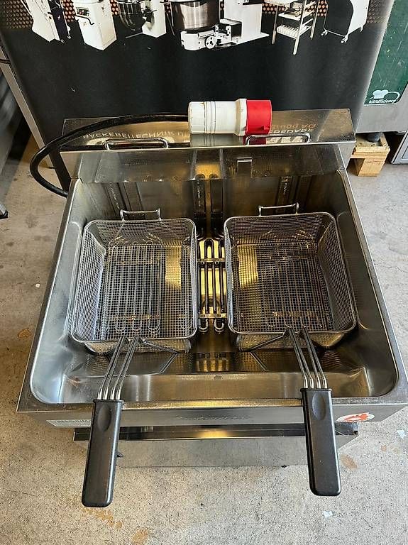 Küchengeräte: Valentine Friteuse 3 Körbe – Gebraucht aus Brugg AG von lali88 1