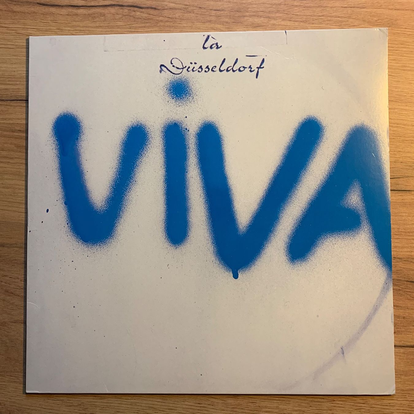 Vinyles: LA DÜSSELDORF - VIVA...RE EU 2011...VG+/VG+ – D'occasion à Gals par Diskopatshop