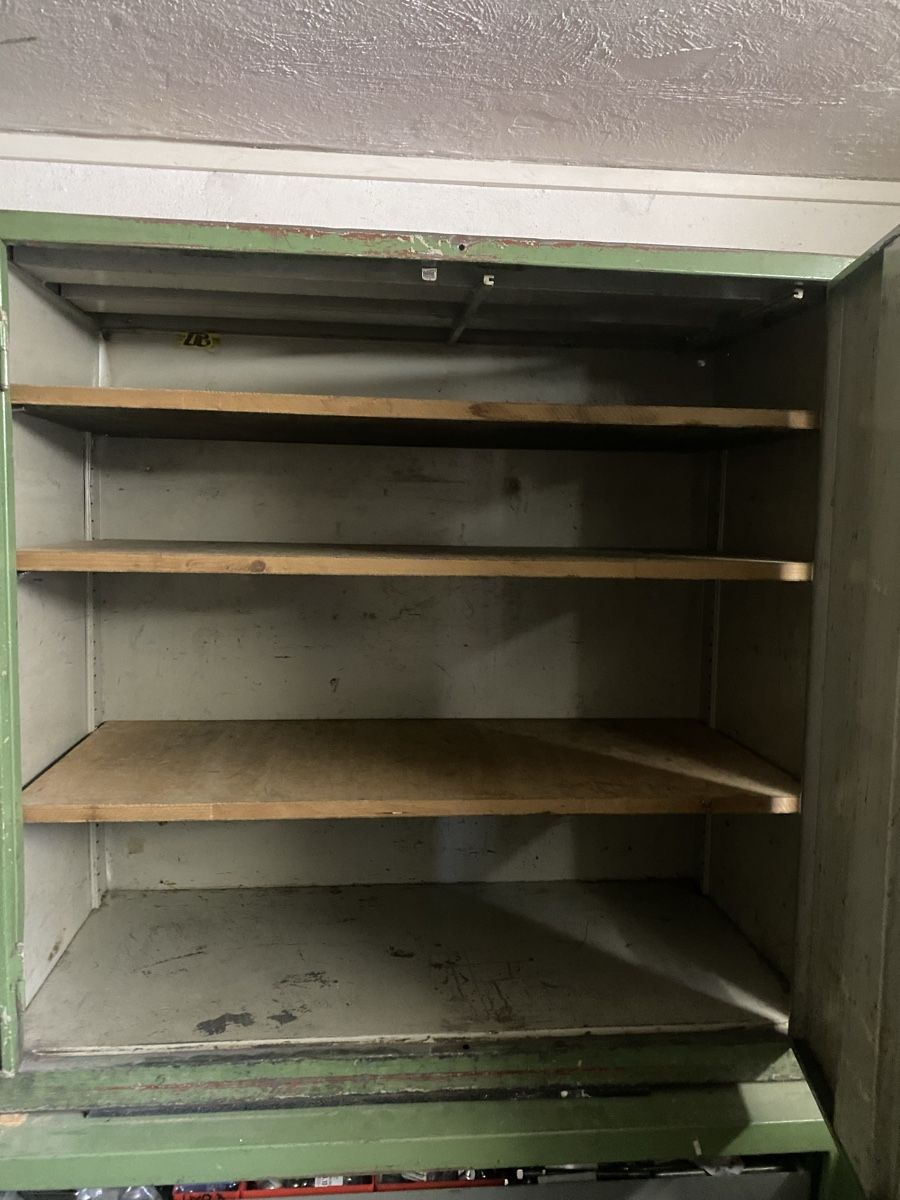 Armoires: Armoire métallique  – D'occasion à Reconvilier par kek2732 5