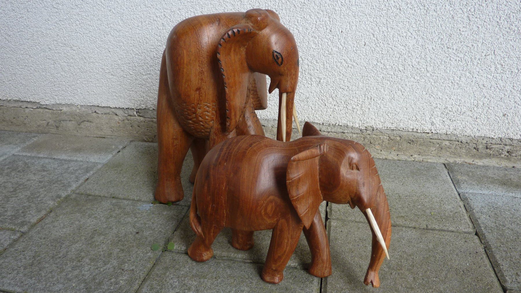 Statuette: 2 holz elefanten – Nuovo (secondo la descrizione) da Füllinsdorf venduto da pmarkus 3