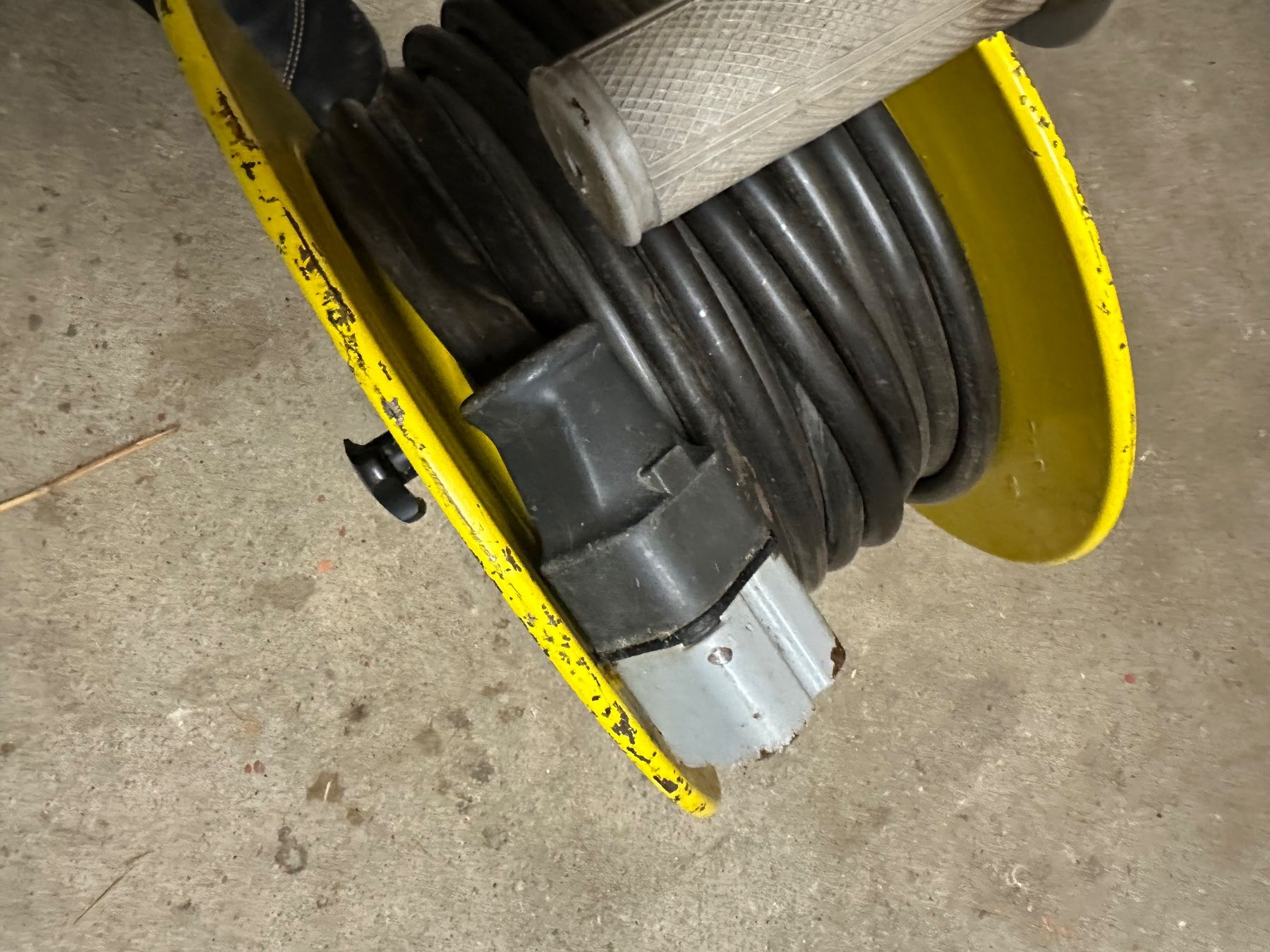 Cavi: Kabelrolle J 15/4 Pol 380V – Usato da Huttwil venduto da Bolpa 2