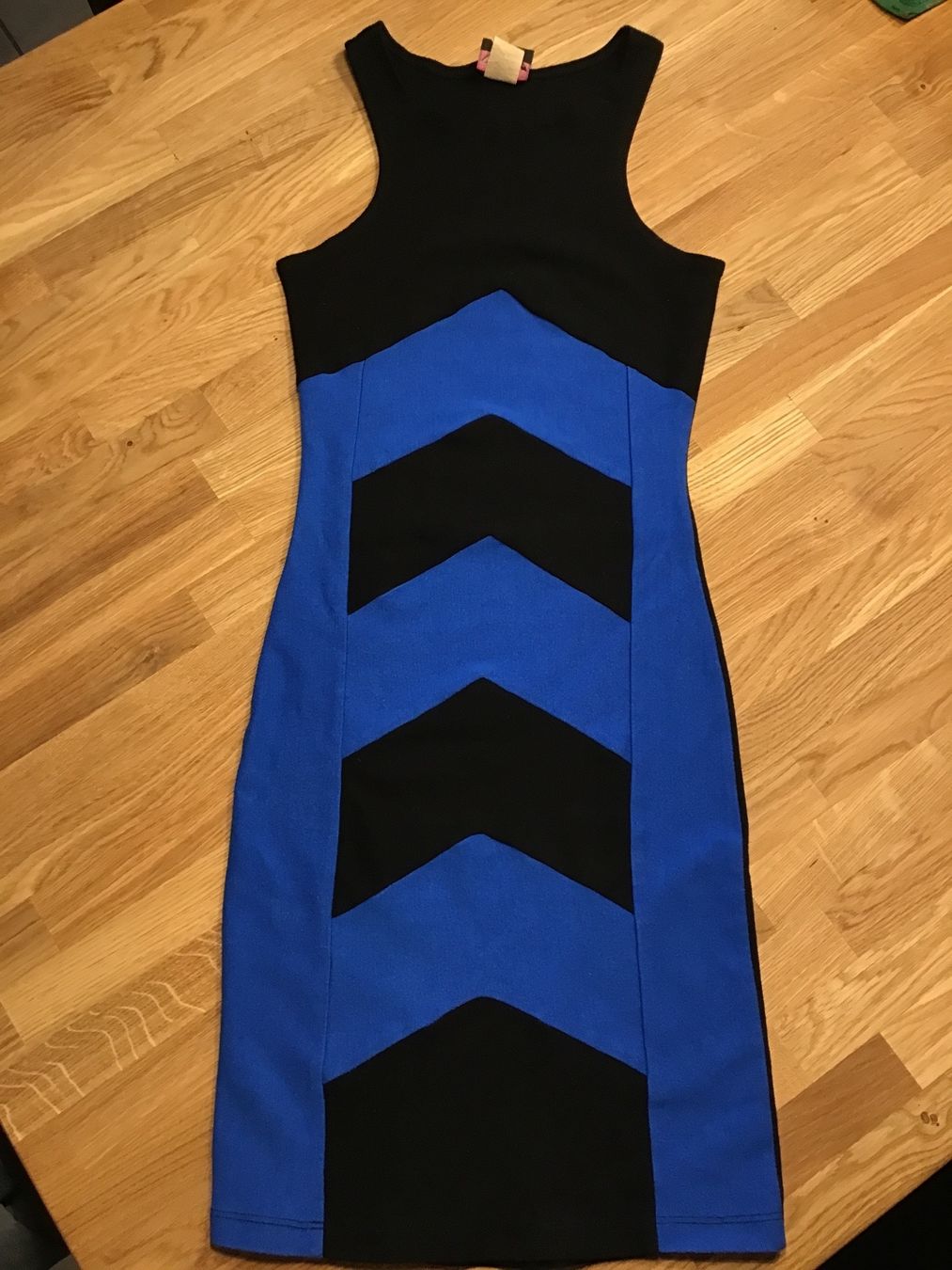 Kleider: Schönes Kleid – Gebraucht aus Thun von Golden-Gate
