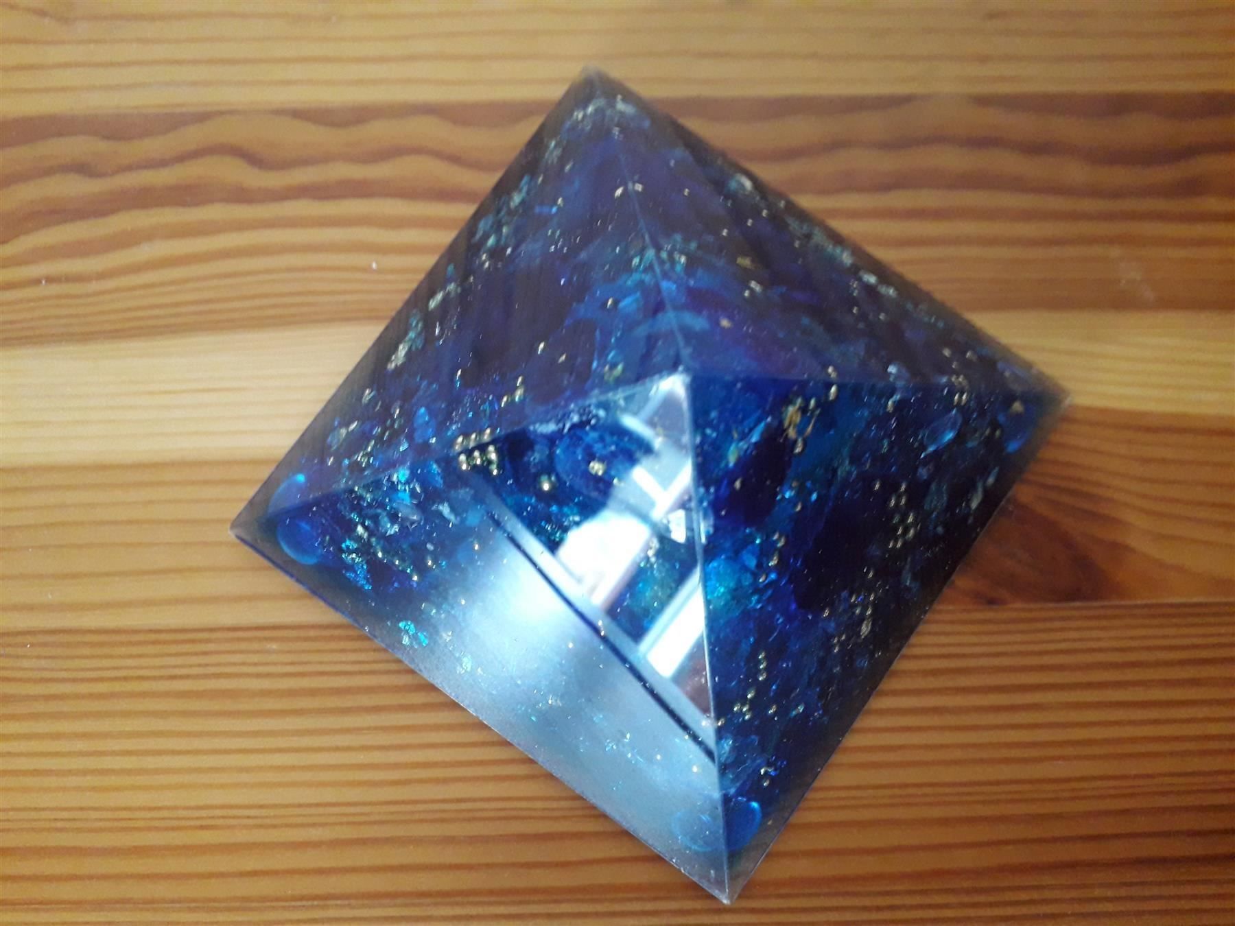 Pietre preziose: ORGONIT Pyramide Medium * dunkelblau – Nuovo e nell'imballaggio originale da Aeschi b. Spiez venduto da KRONLICHT 7