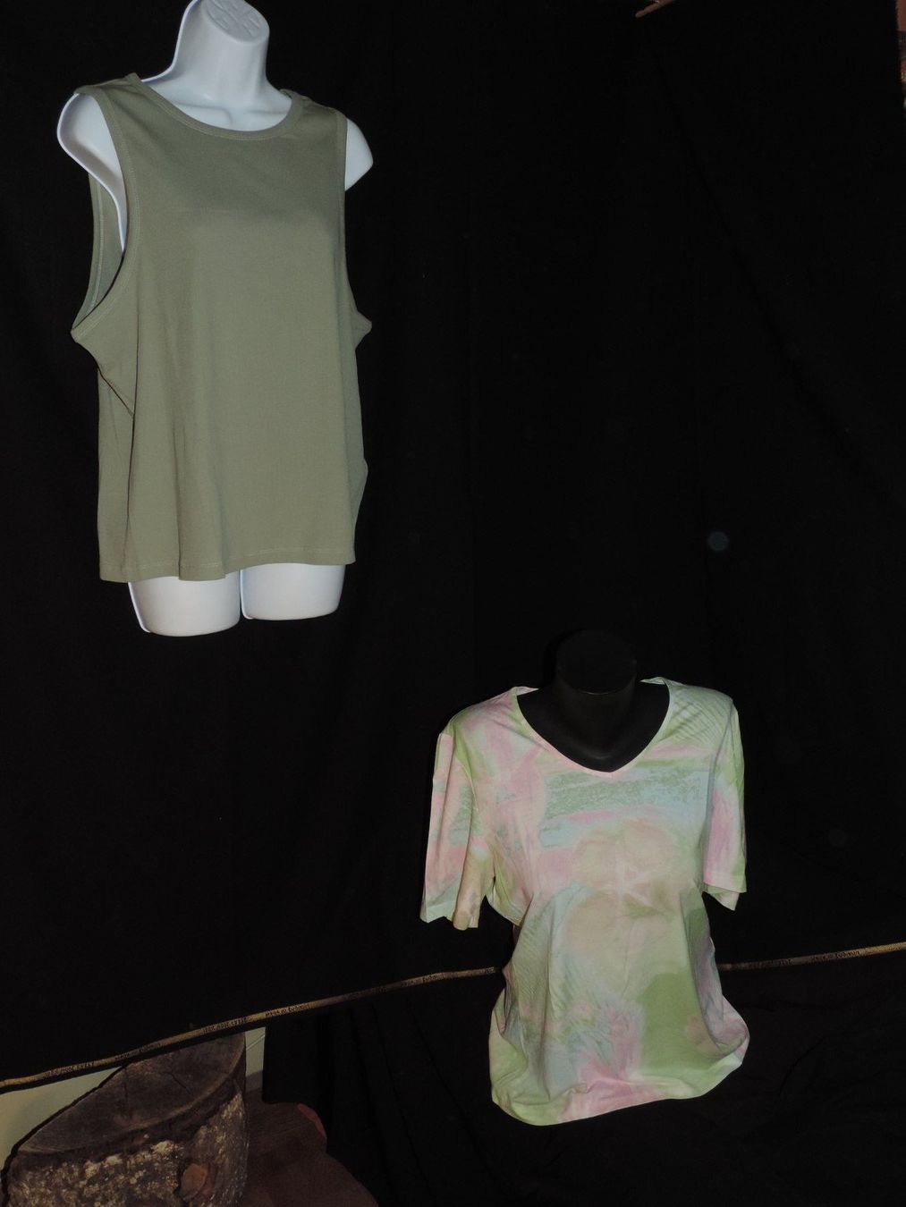 Lotti di vestiti: 2 t-shirts vert kaki et vert rose – Usato da Genève venduto da Axelle333 3