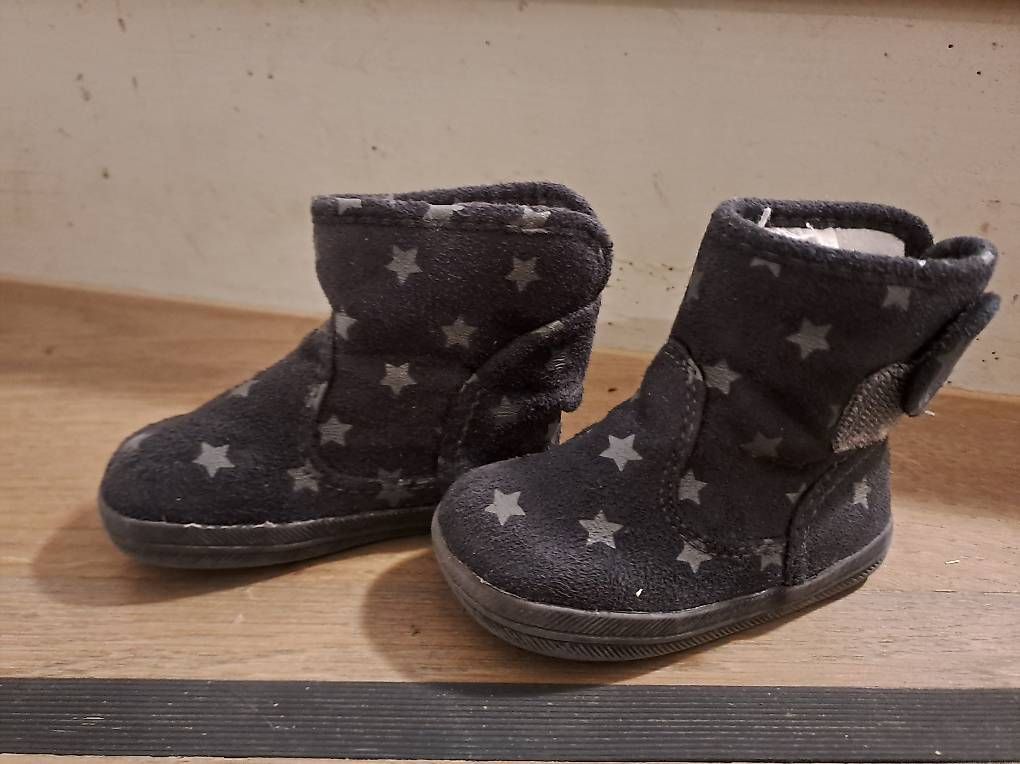 Scarpe per ragazze: Winterschuhe / Stiefel grösse 20/21 – Usato da Neftenbach venduto da Ctruempi